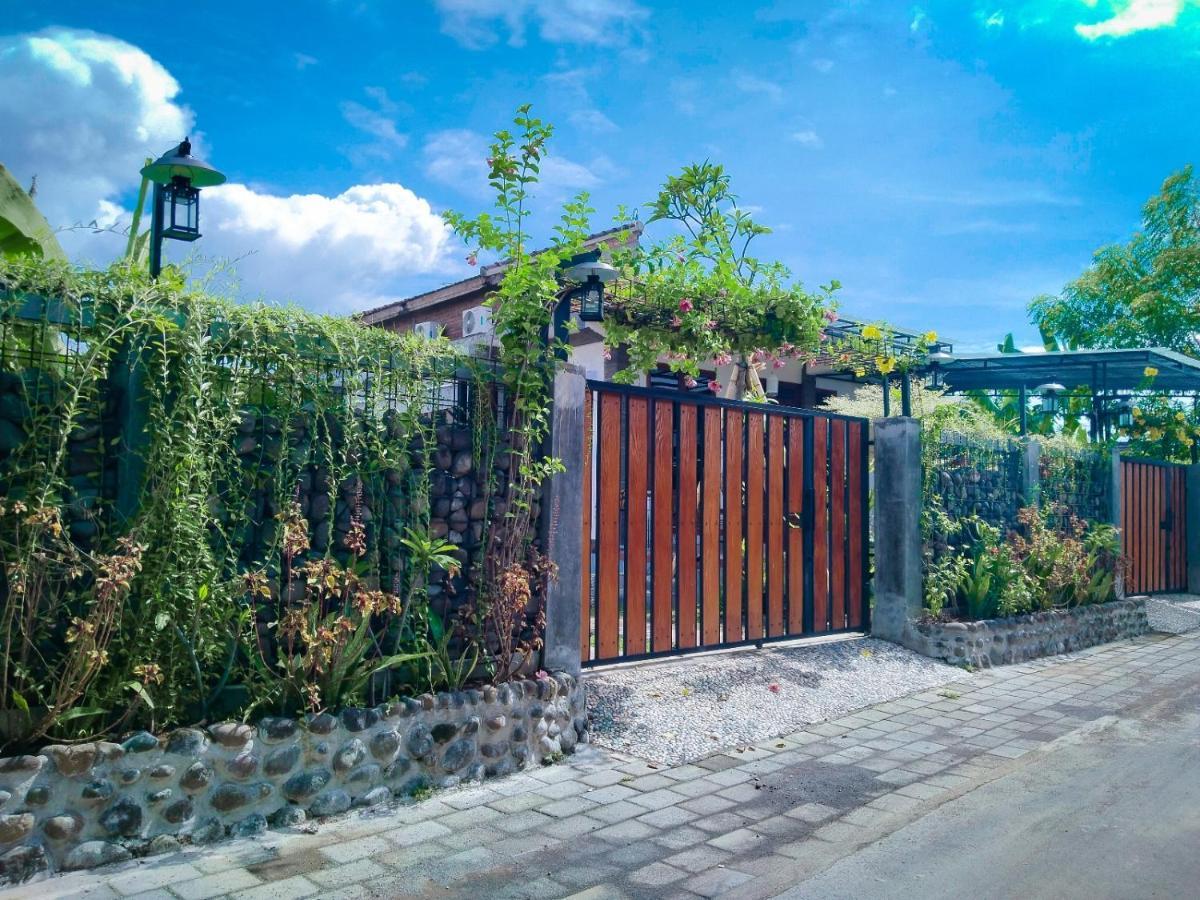 Inn House Homestay Dadapan المظهر الخارجي الصورة