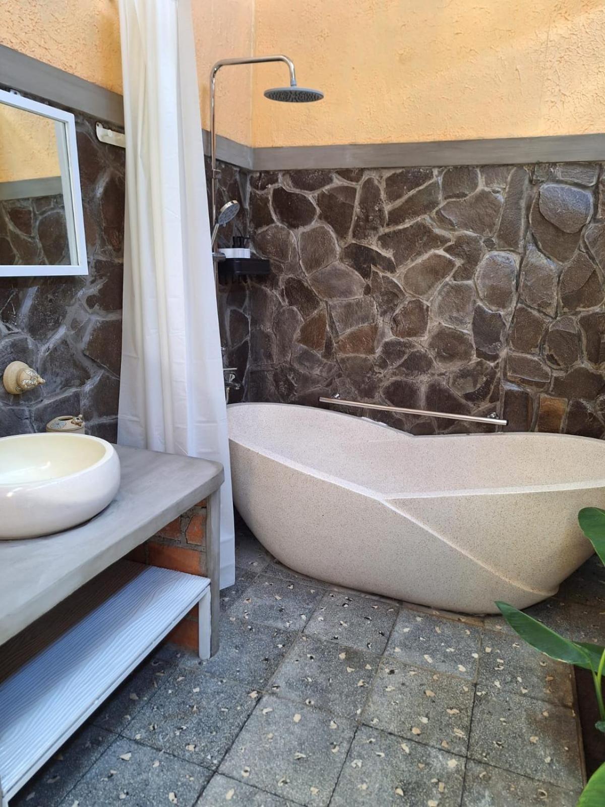 Inn House Homestay Dadapan المظهر الخارجي الصورة